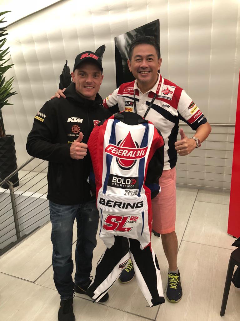 Ceo Federal Lubricants Berikan Dukungan Langsung Kepada Tim Fogm2 Di Valencia<script async src=